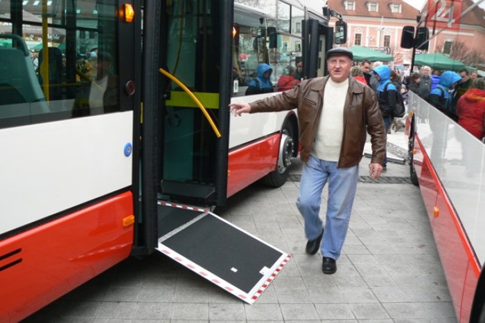 Ilustračný obrázok k článku Pripravte sa na zmeny v doprave: Tieto spoje sa v Zlatých Moravciach rušia!